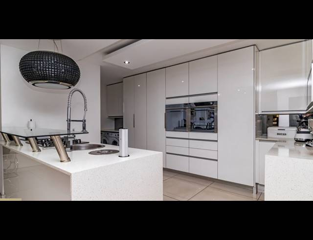 4 BEDROOM HOUSE FOR SALE IN GLEN ERASMIA